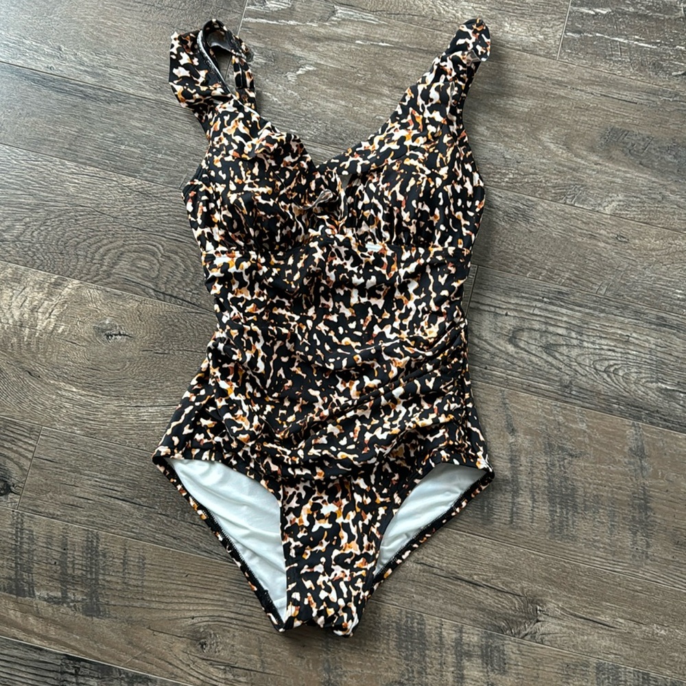 DKNY Ruffled Leopard/Cheetah Bathing Suit Size 8 NWOT